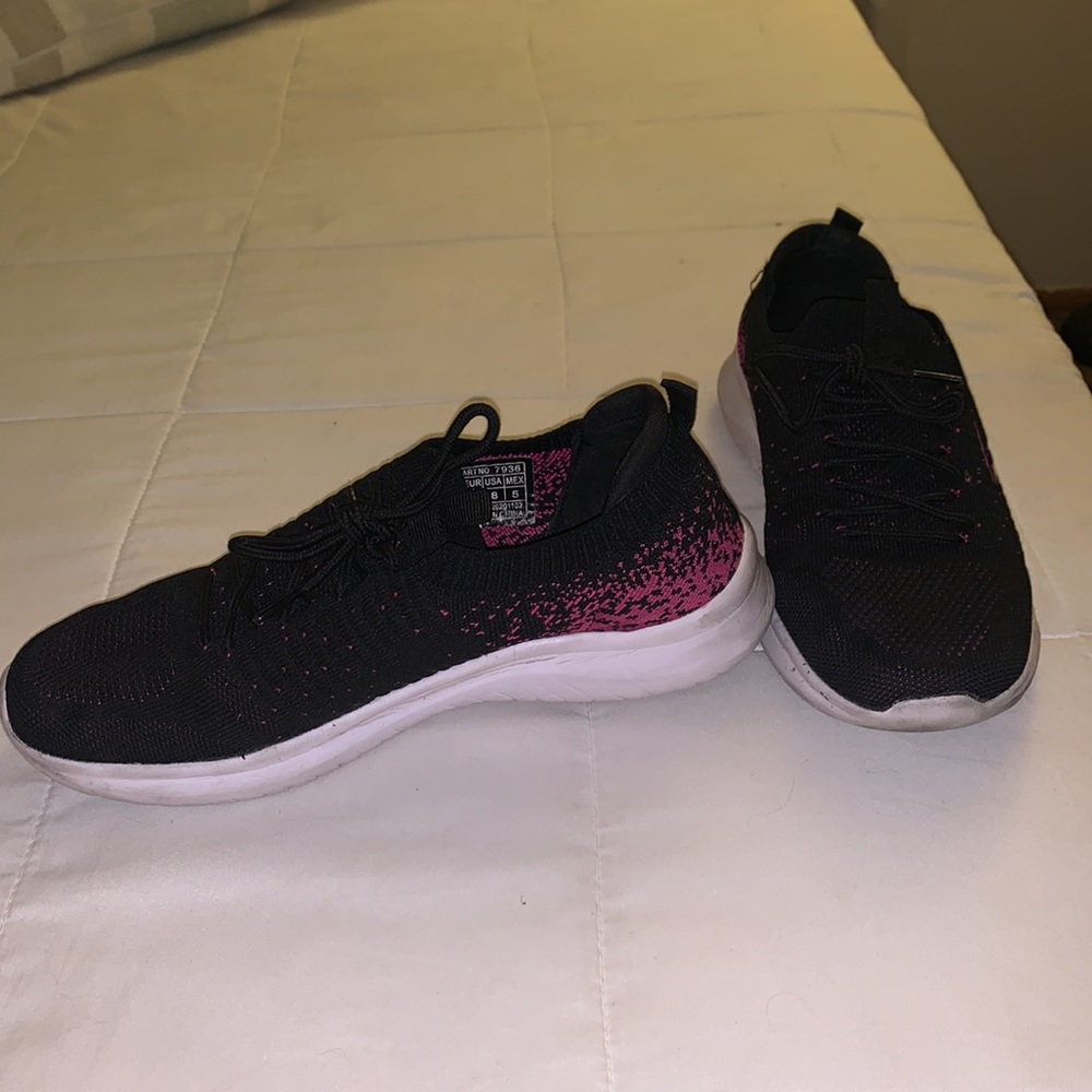 Women’s running sneakers